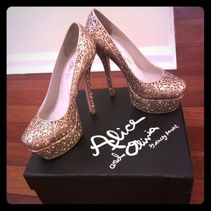 💖Alice & Olivia💖 Platform Pumps sz. 37 (US 7)